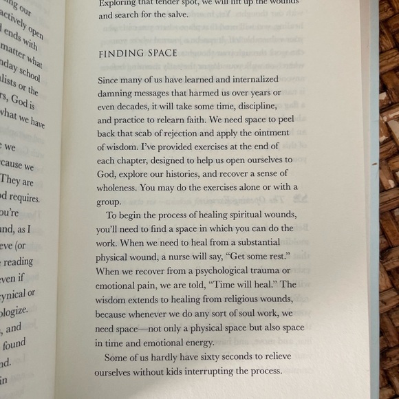Hardcover Book Healing Spiritual Wounds : Reconnecting with a Loving God - Picture 5 of 11